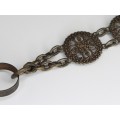 RAR: accesoriu victorian "Chatelaine skirt lifter." cca 1850. Marea Britanie